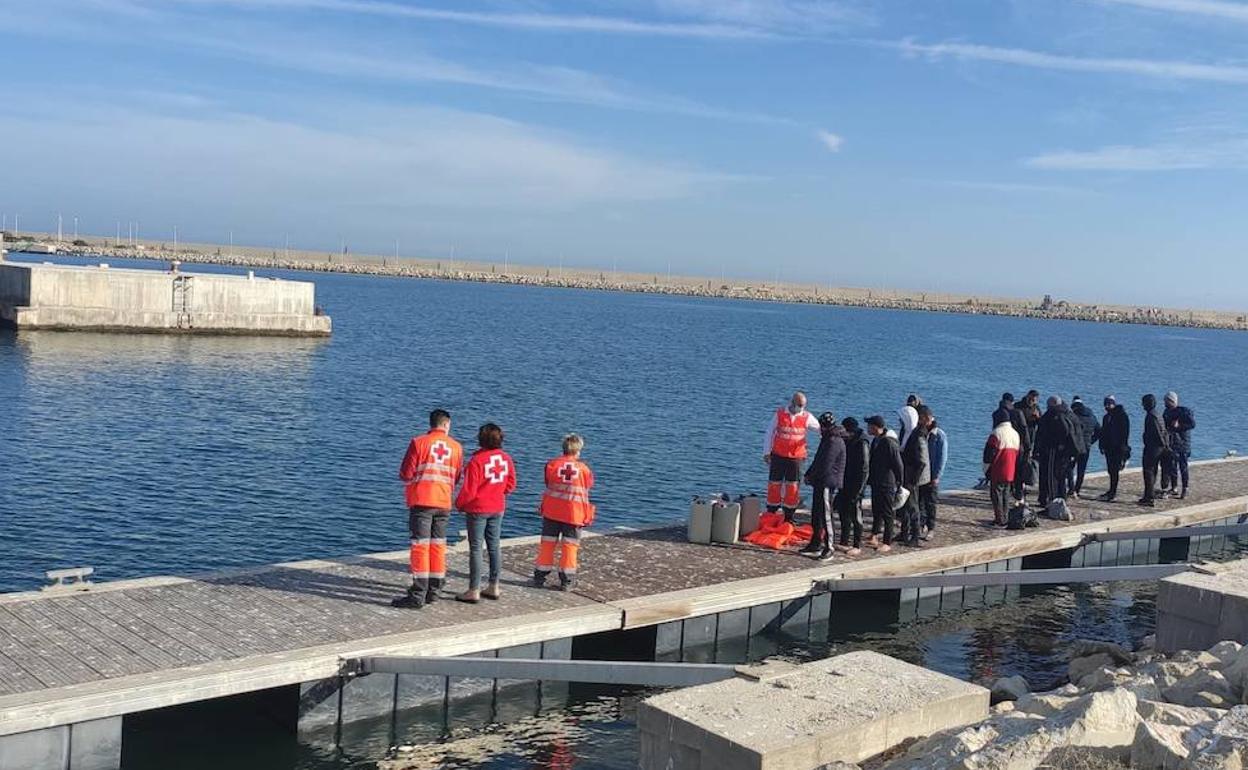 Dispositivo de asistencia en el puerto de Alicante.