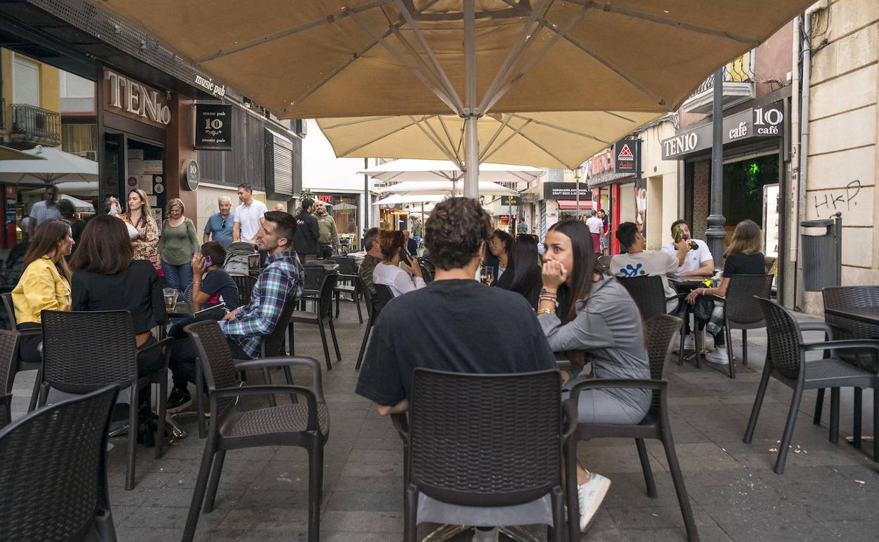 Terraza ubicada en la calle Castaños. 