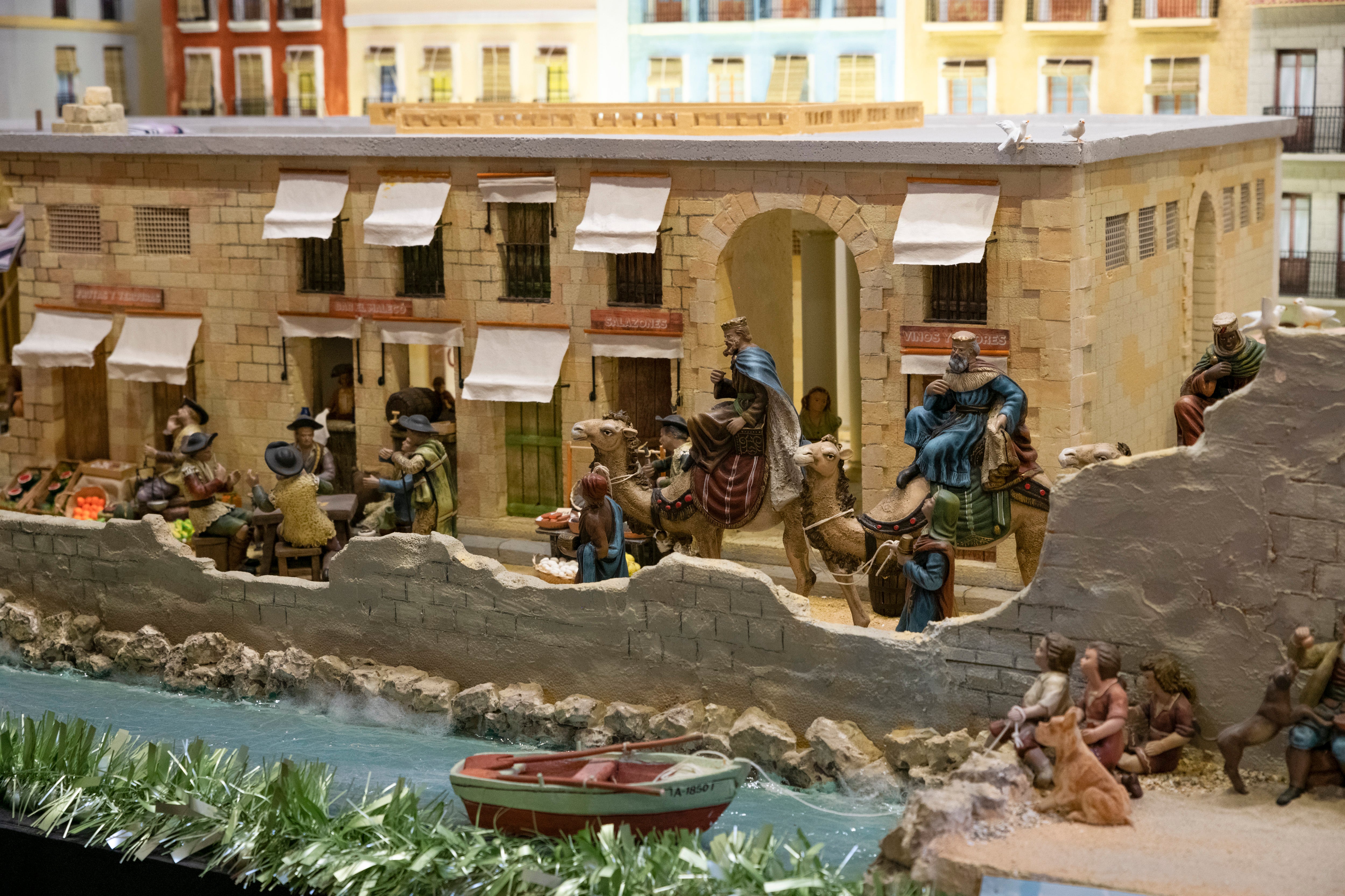 Fotos: Así el belén que muestra la Alicante histórica