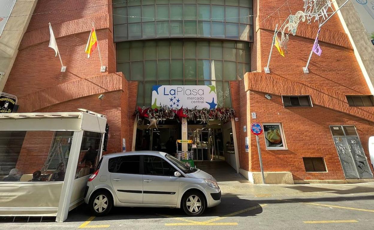 Edificio de La Plasa, que comprará el Ayuntamiento por completo. 