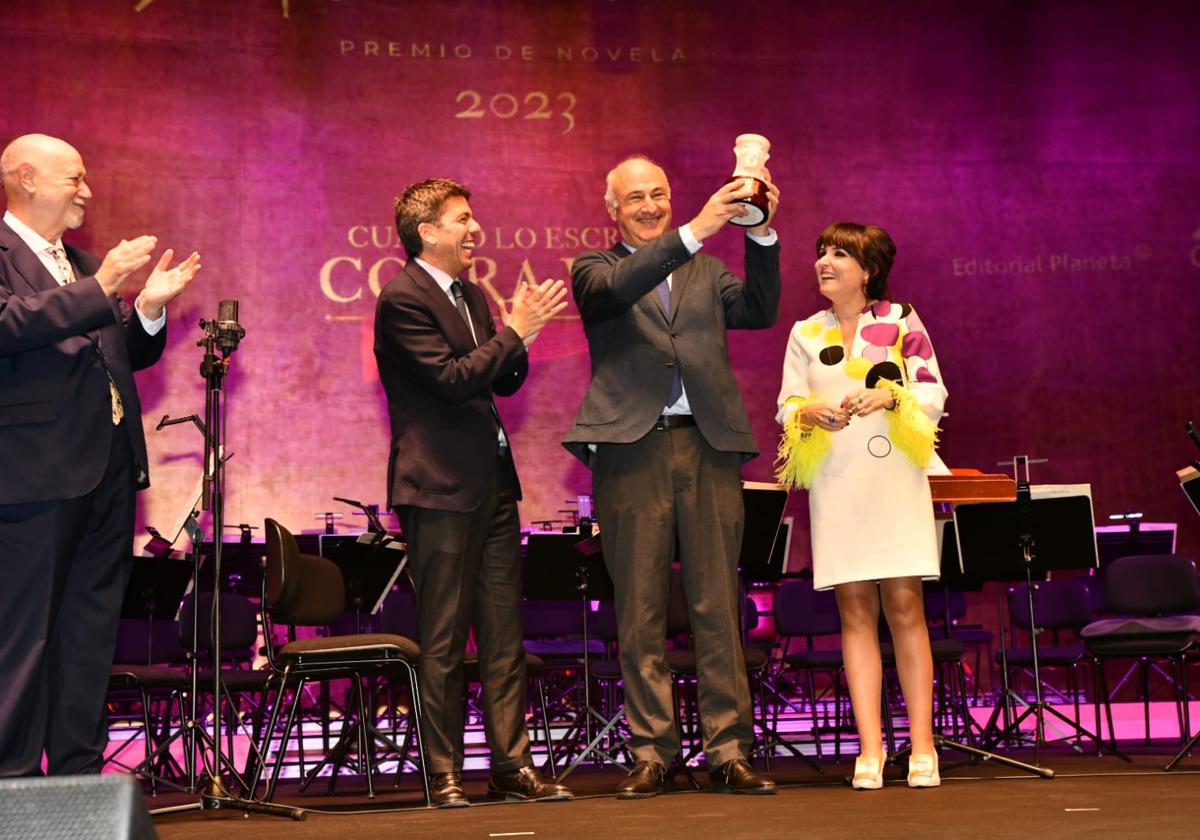 Doble homenaje a «malos y villanos», y a Azorín en Alicante
