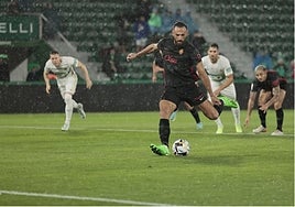 Penalti lanzado por Muriqi en el Elche-Mallorca de la primera vuelta