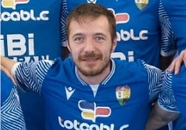 Carlos Requena, Reke, posa junto a su equipo