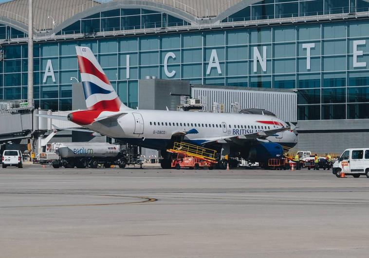 Avión de British Airways en el aeropuerto de Alicante-Elche