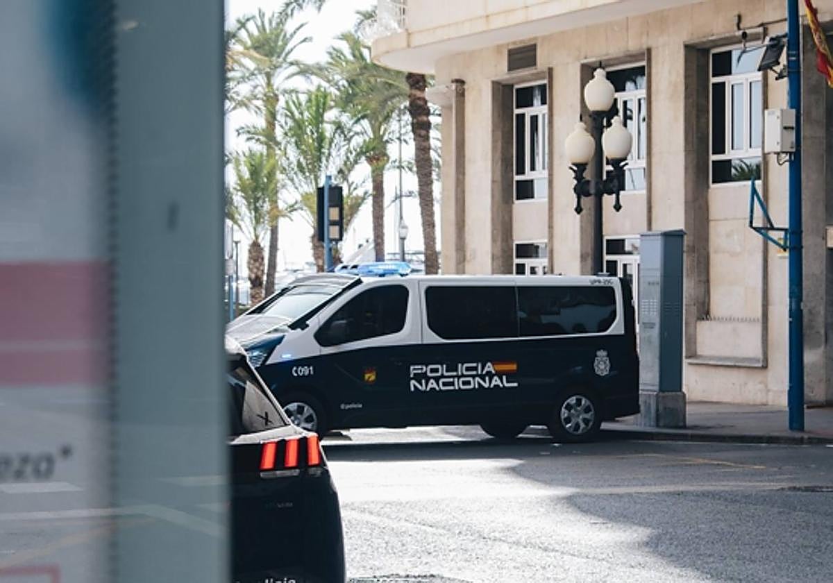 Imagen de archivo de un furgón de la Policía Nacional