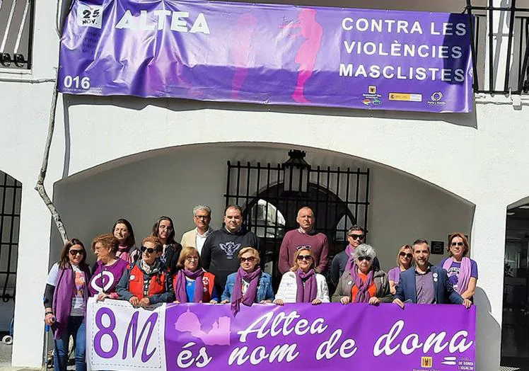 Miembros de la concejalía de Igualdad de Altea, dirigida por José Luis León Gascón.