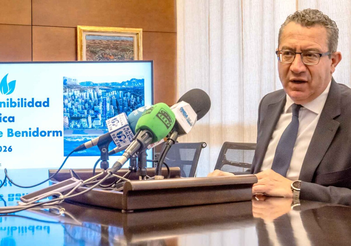 El alcalde de Benidorm, Toni Pérez, durante la presentación del documento