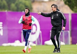 Pacheta dirige un entrenamiento del Valladolid