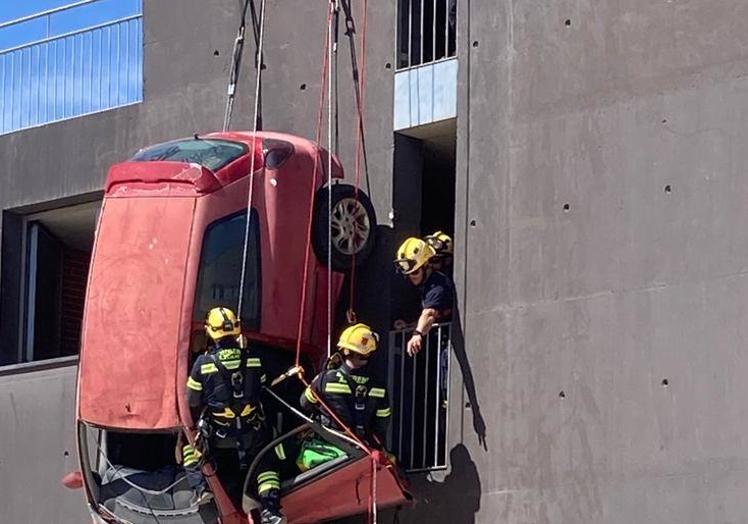 Los bomberos durante la exhibición.