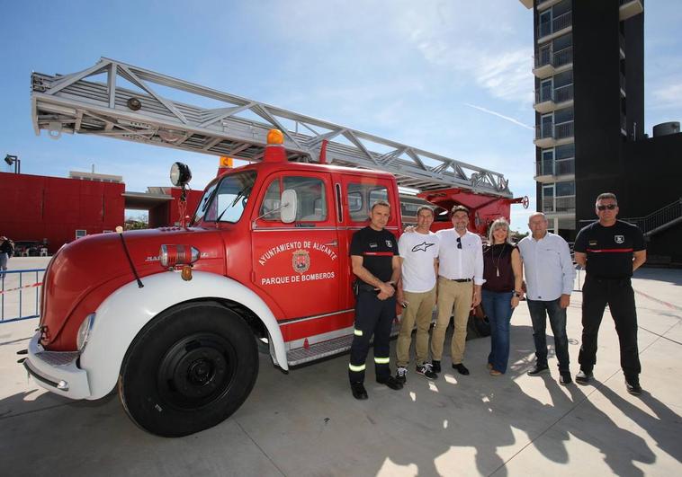Los bomberos de Alicante celebran su patrón entre exhibiciones y homenajes