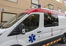 Imagen de archivo de una ambulancia en el Hospital General Universitario de Elche