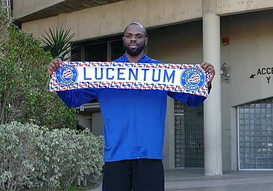 Kadeem Coleby posa en el Pedro Ferrándiz