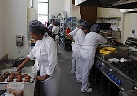 Curso de repostería organizado por ImpulsAlicante.