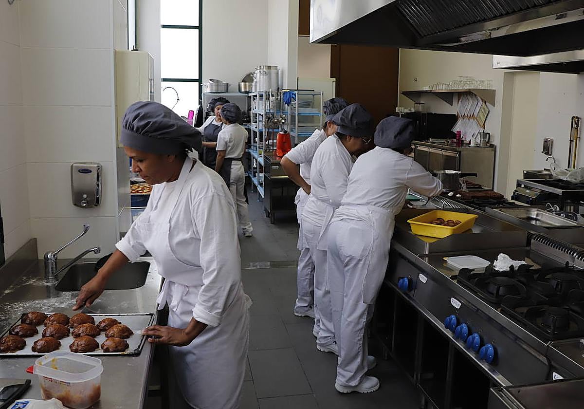 Curso de repostería organizado por ImpulsAlicante.