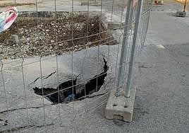 El suelo hundido en la calle Antonio Martín Trenco, en San Blas.