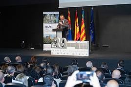 El alcalde de Elche, Carlos González, durante el evento para conmemorar el vigésimo aniversario de las instalaciones de Porta de la Morera