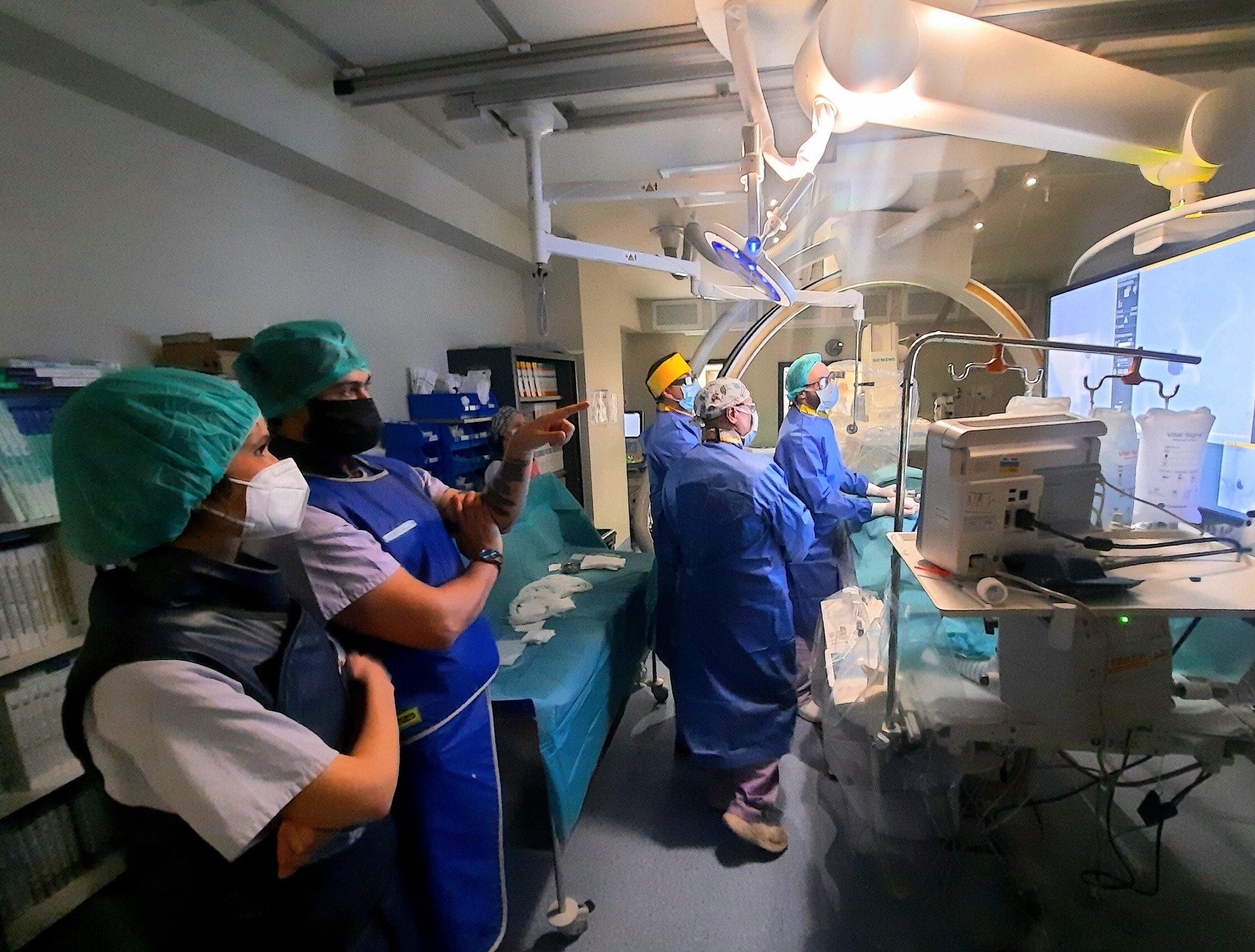 Durante la primera jornada en el hospital alicantino se ha abordado el tratamiento del aneurisma cerebral