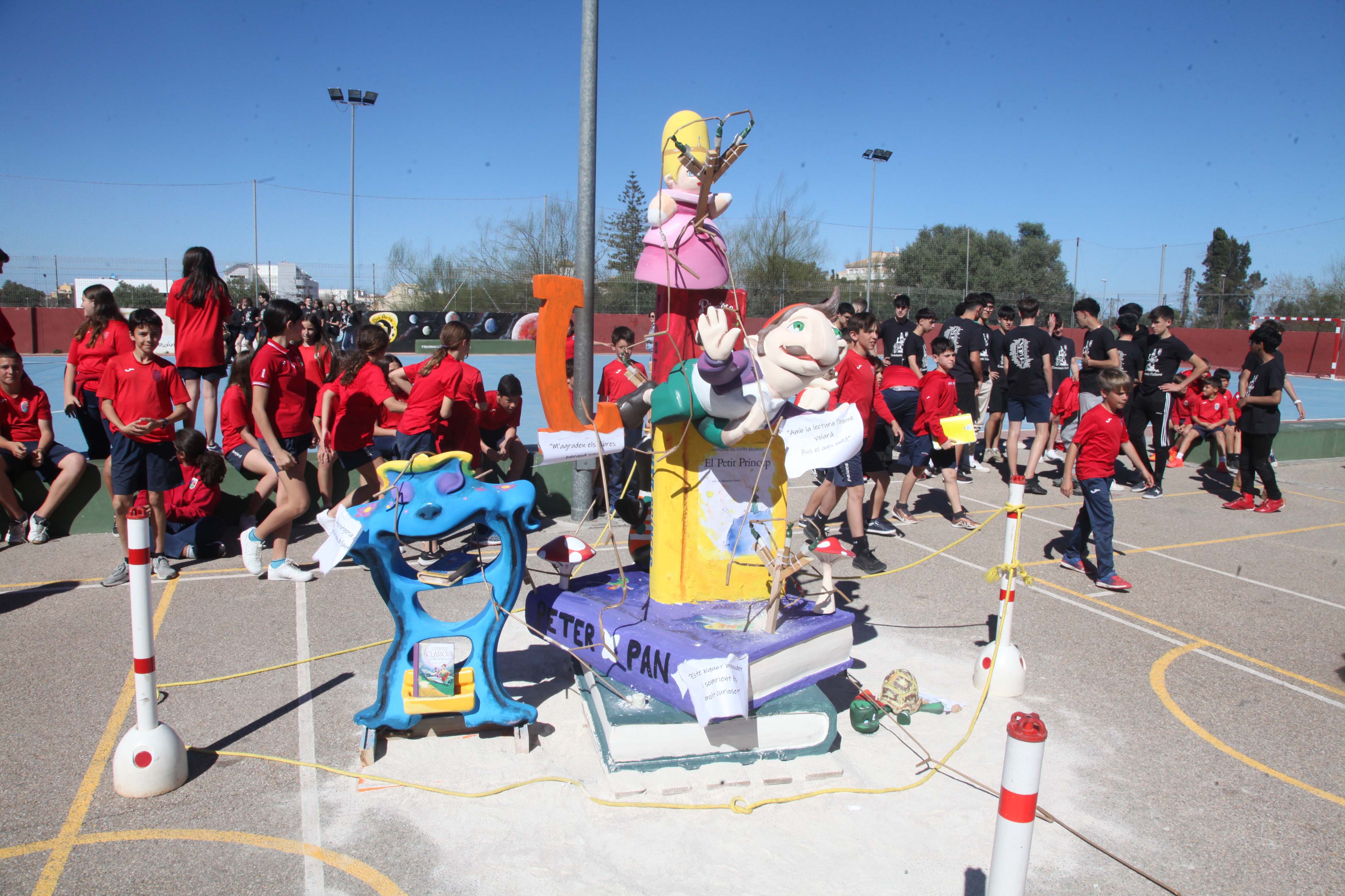 Las Fallas llegan al colegio Paidos de Dénia