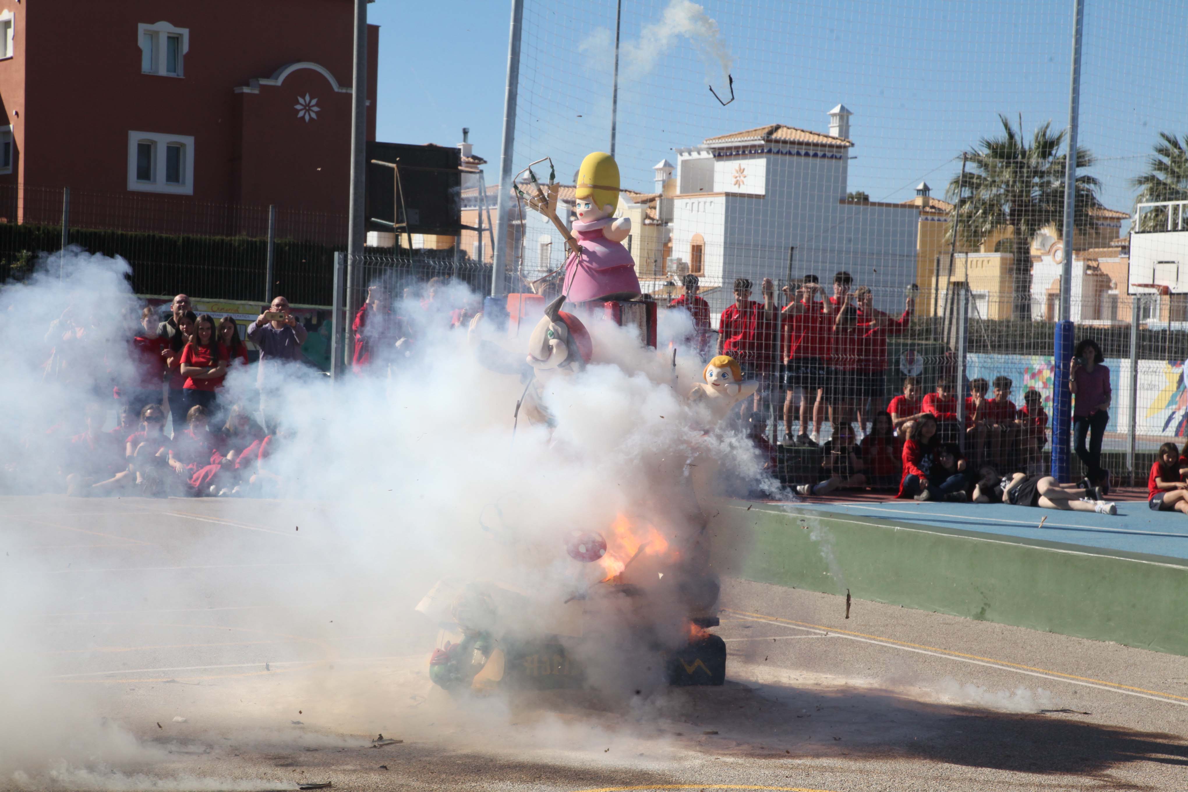 Las Fallas llegan al colegio Paidos de Dénia