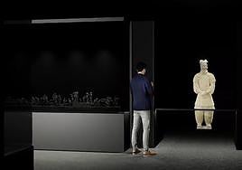 Recreación de un visitante en la exposición de los Guerreros de Xi'an.