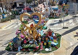 La falla Sant Antoni de Paiporta ha plantado gracias a donaciones de artistas y comisionados