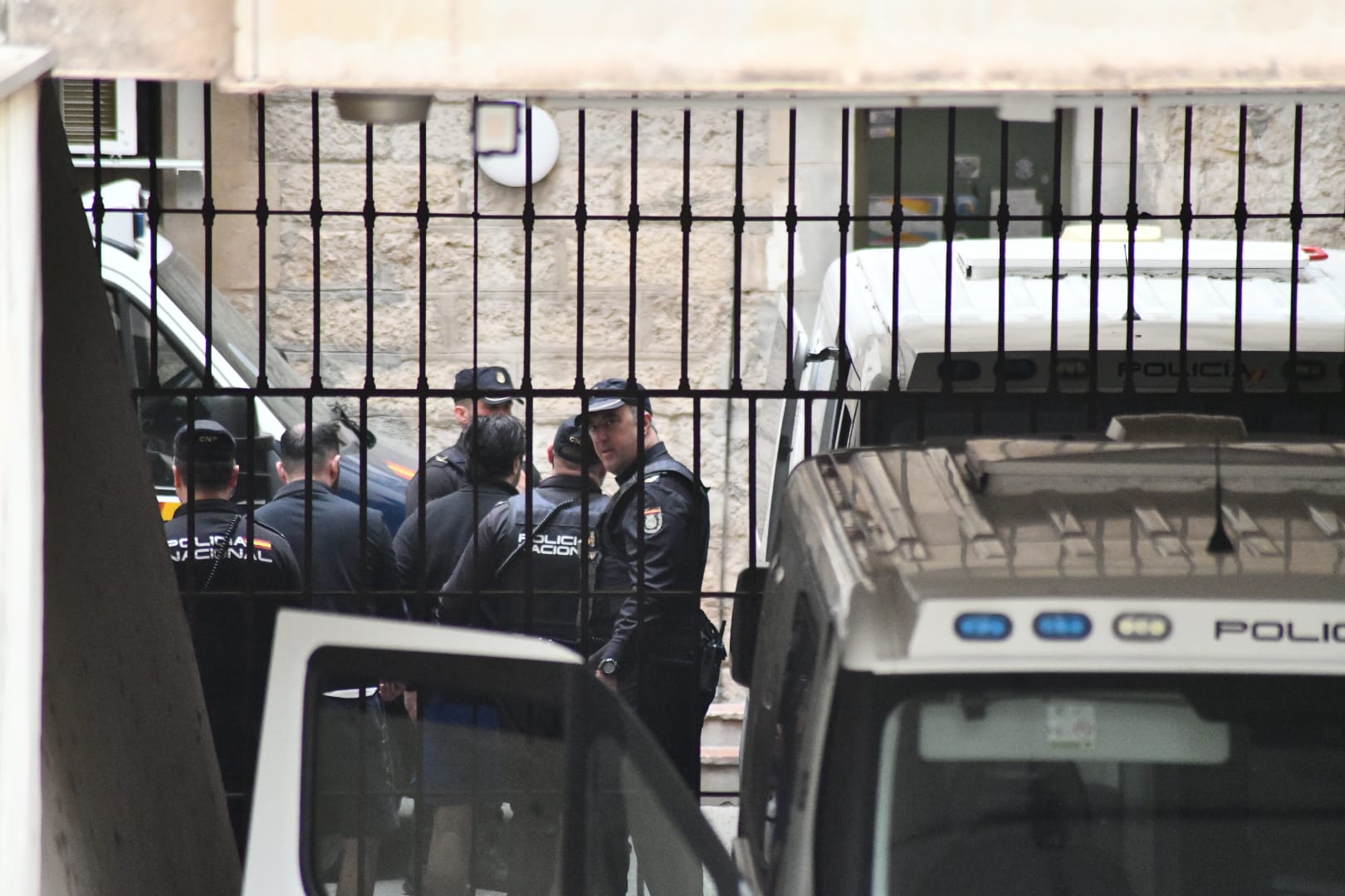 Amargo a su entrada esta mañana de sábado a los juzgados de Alicante.