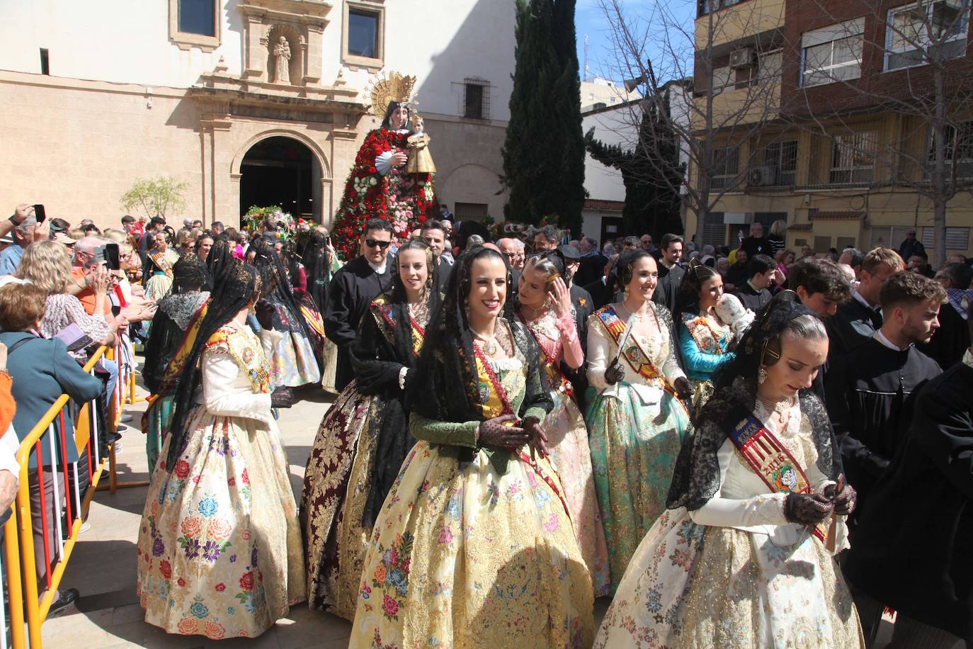 Dénia viste a la Virgen
