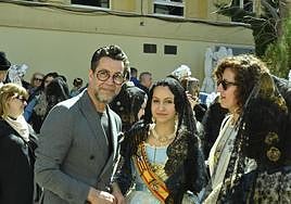 Noa Dacosta, fallera mayor infantil de Dénia, junto a al chef Quique Dacosta