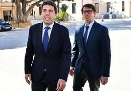 El presidente de la Diputación, con el nuevo diputado de Cultura, Juan de Dios Navarro, este lunes en el Marq.