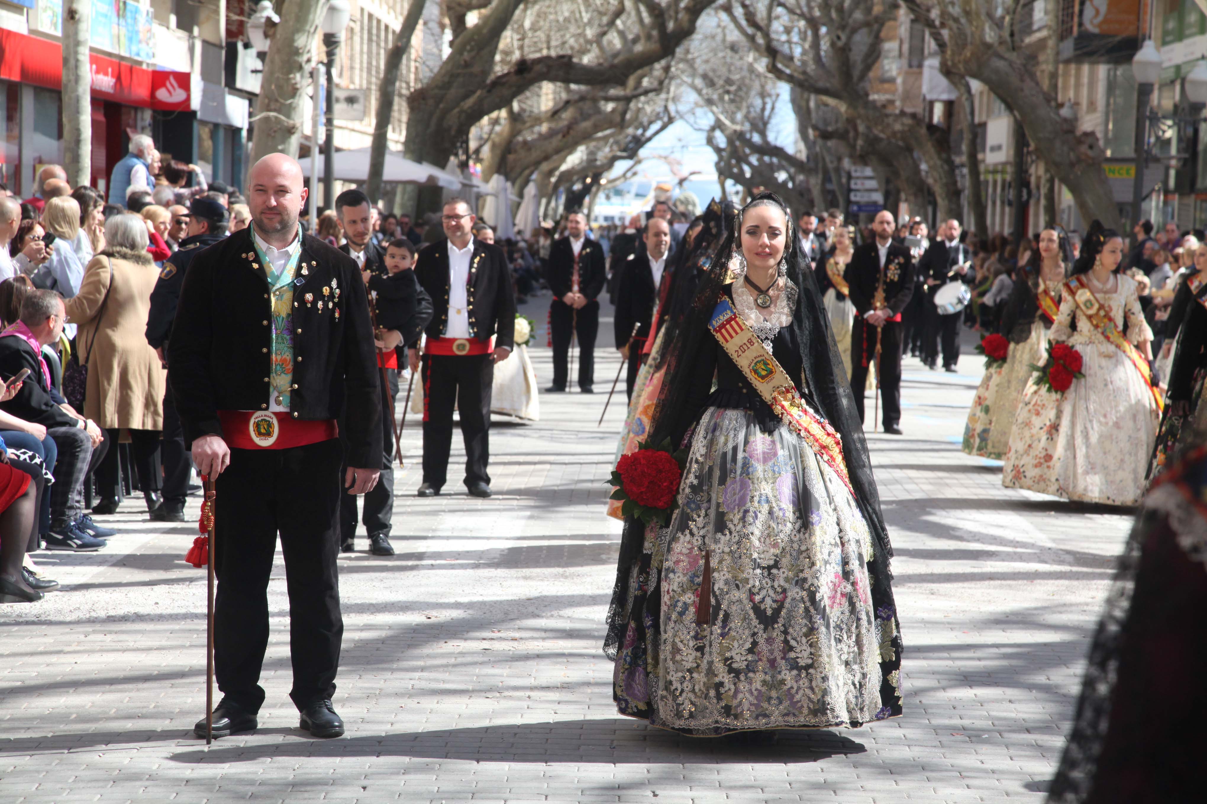 Las Fallas de Dénia se rinden ante la Mare de Déu dels Desamparats