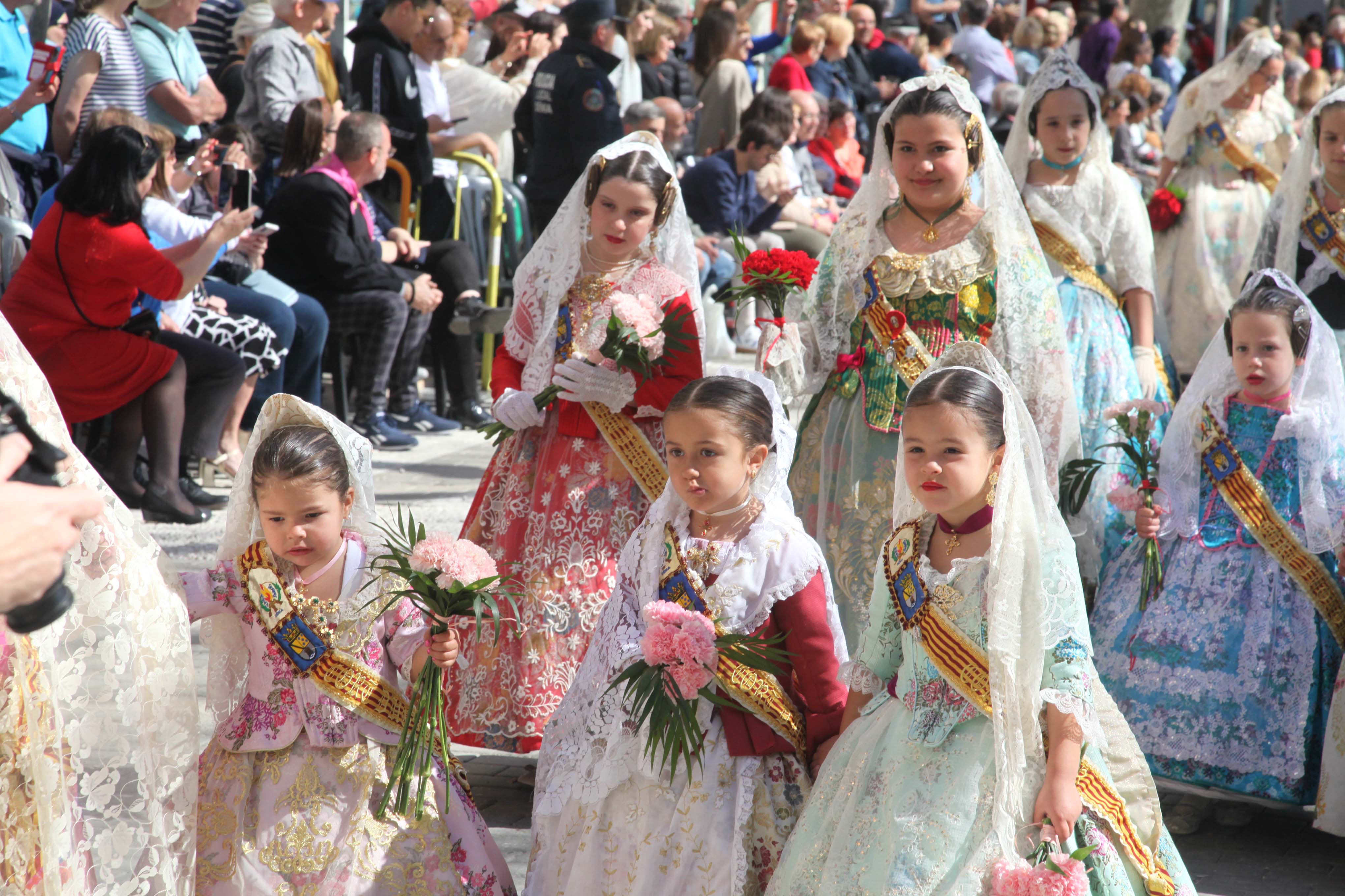 Las Fallas de Dénia se rinden ante la Mare de Déu dels Desamparats