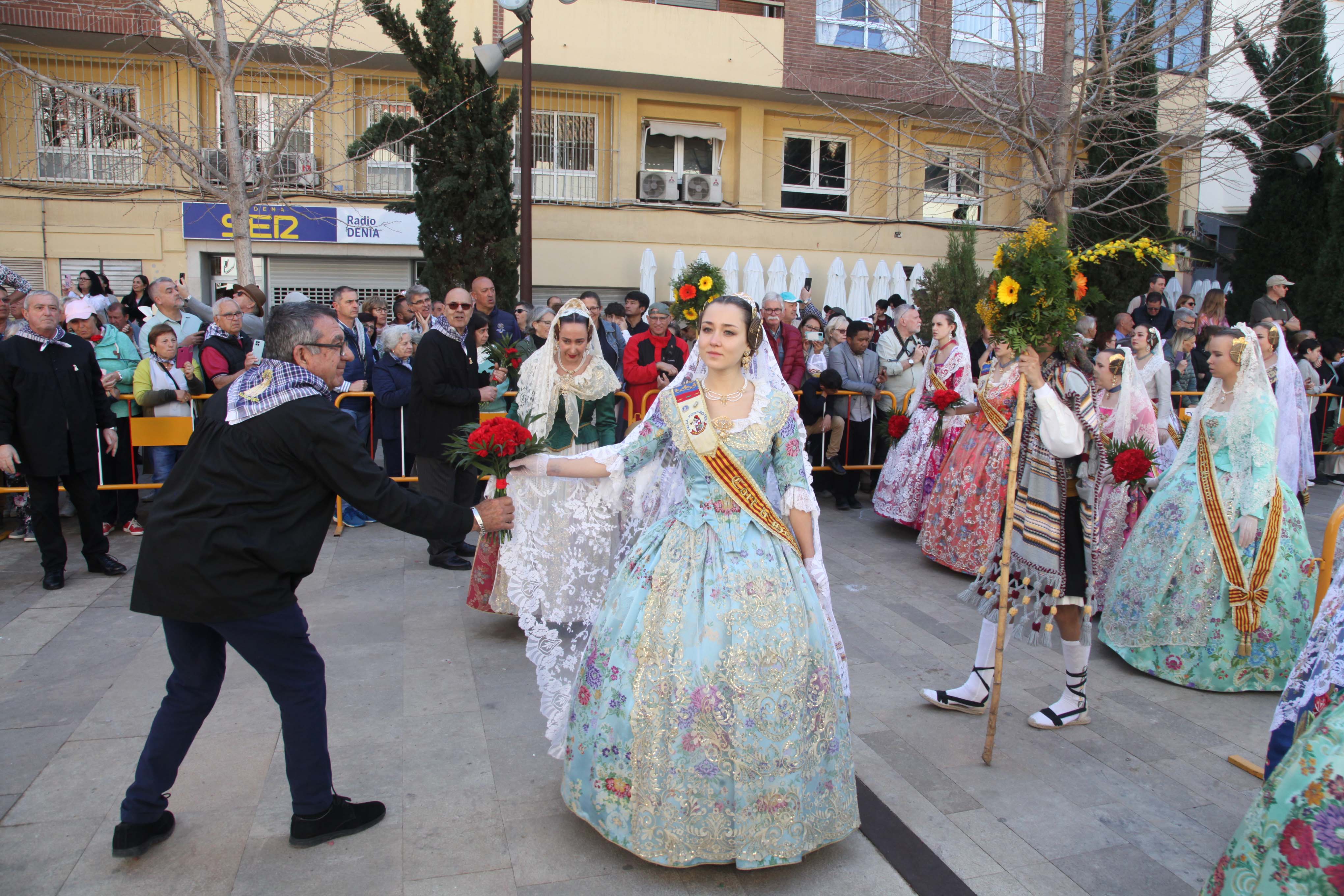 Las Fallas de Dénia se rinden ante la Mare de Déu dels Desamparats