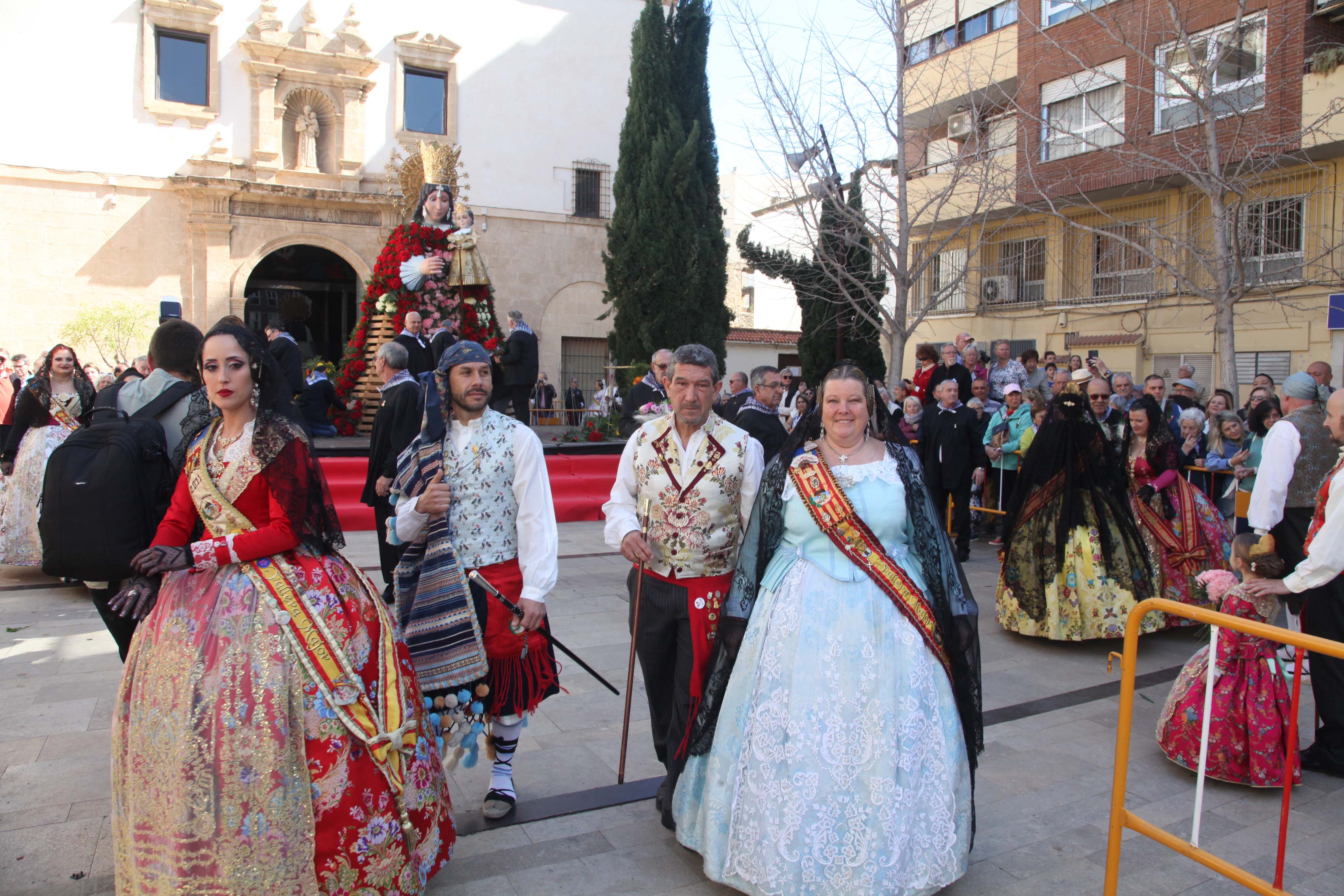 Las Fallas de Dénia se rinden ante la Mare de Déu dels Desamparats