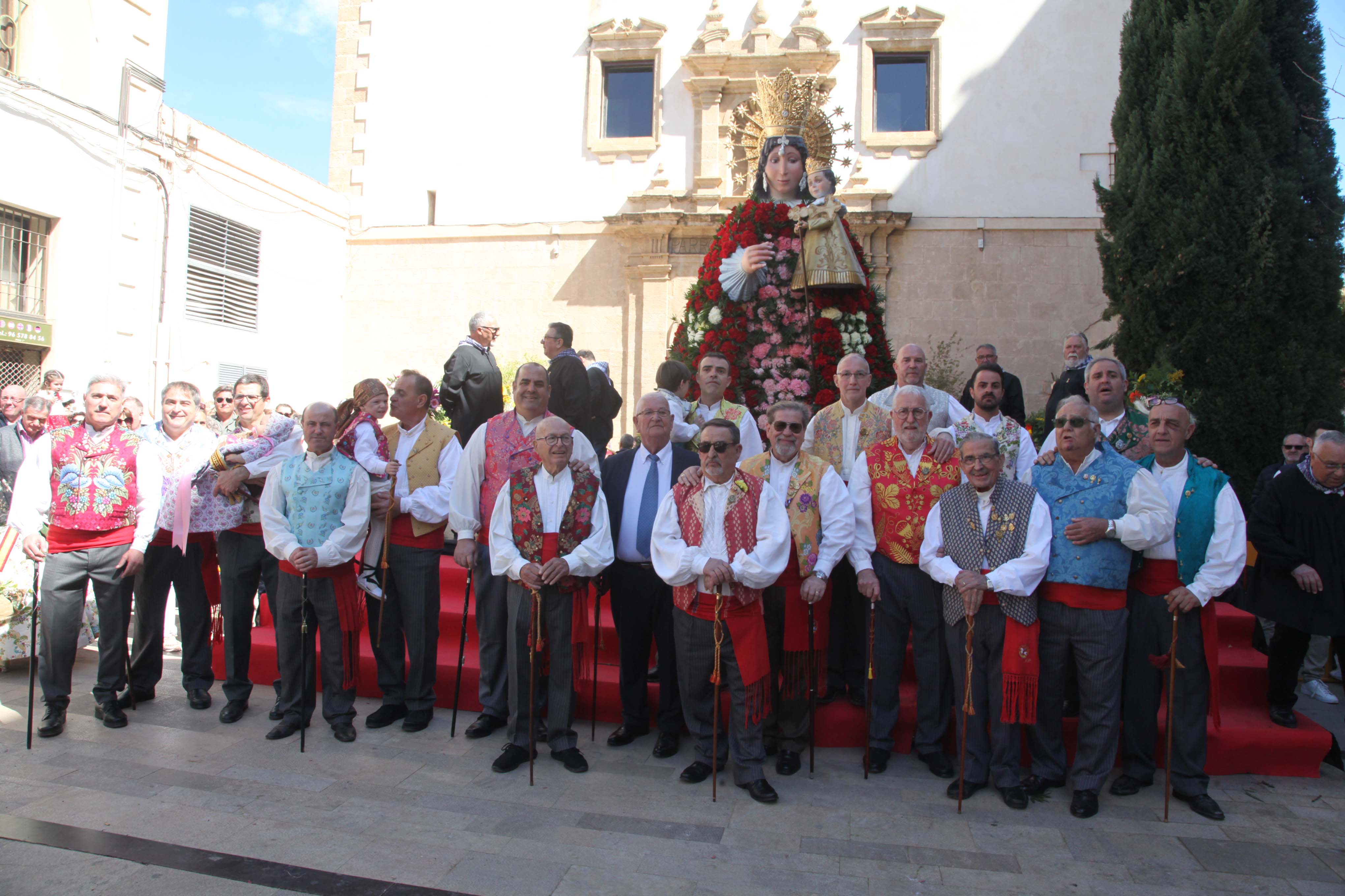 Las Fallas de Dénia se rinden ante la Mare de Déu dels Desamparats