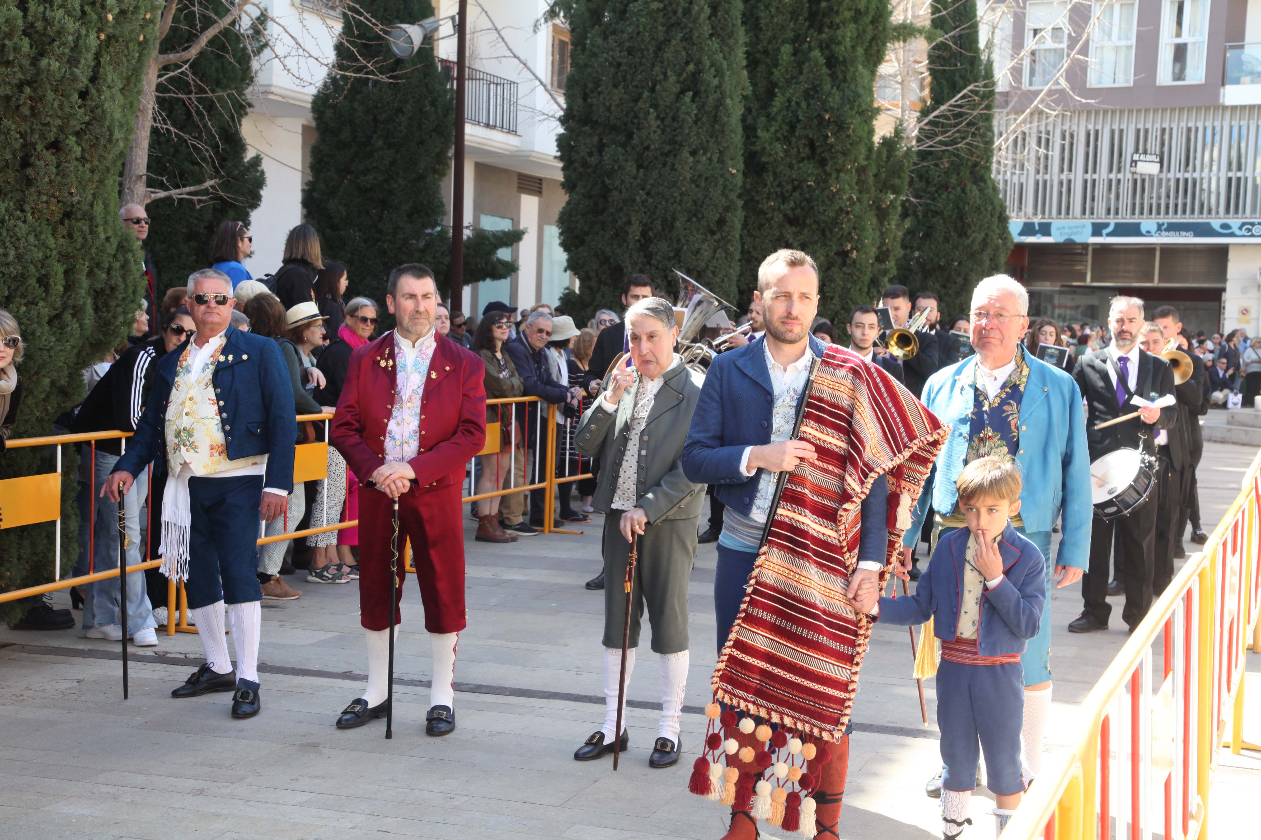 Las Fallas de Dénia se rinden ante la Mare de Déu dels Desamparats