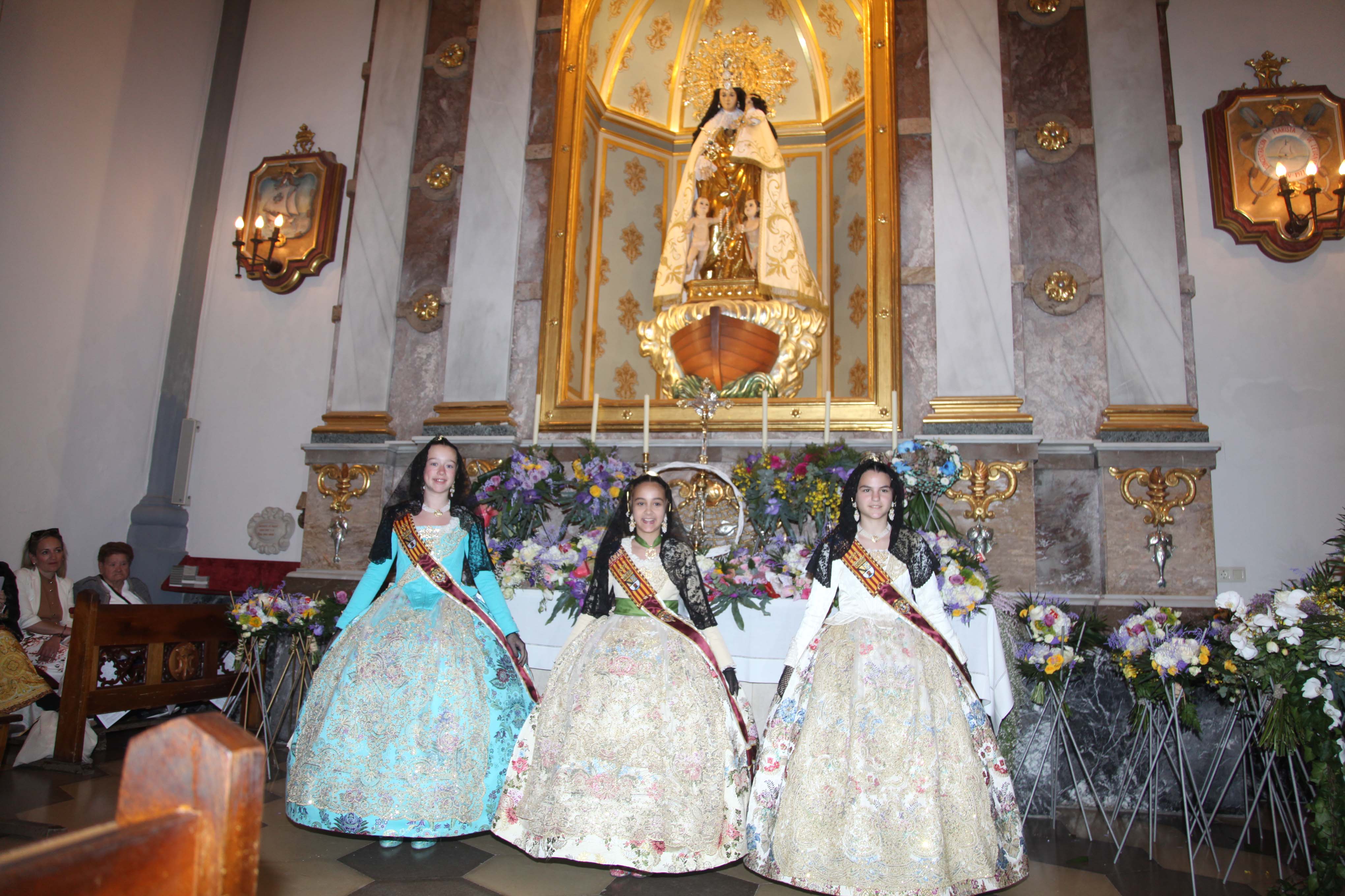 Las Fallas de Dénia se rinden ante la Mare de Déu dels Desamparats