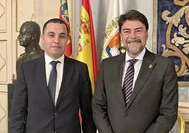 Cónsul General del Reino de Marruecos en Valencia, Kamal Arifi, y alcalde de Alicante, Luis Barcala.