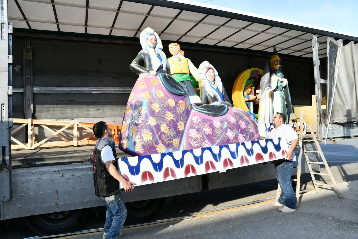 Las Hogueras de Alicante se van a Córdoba en camión
