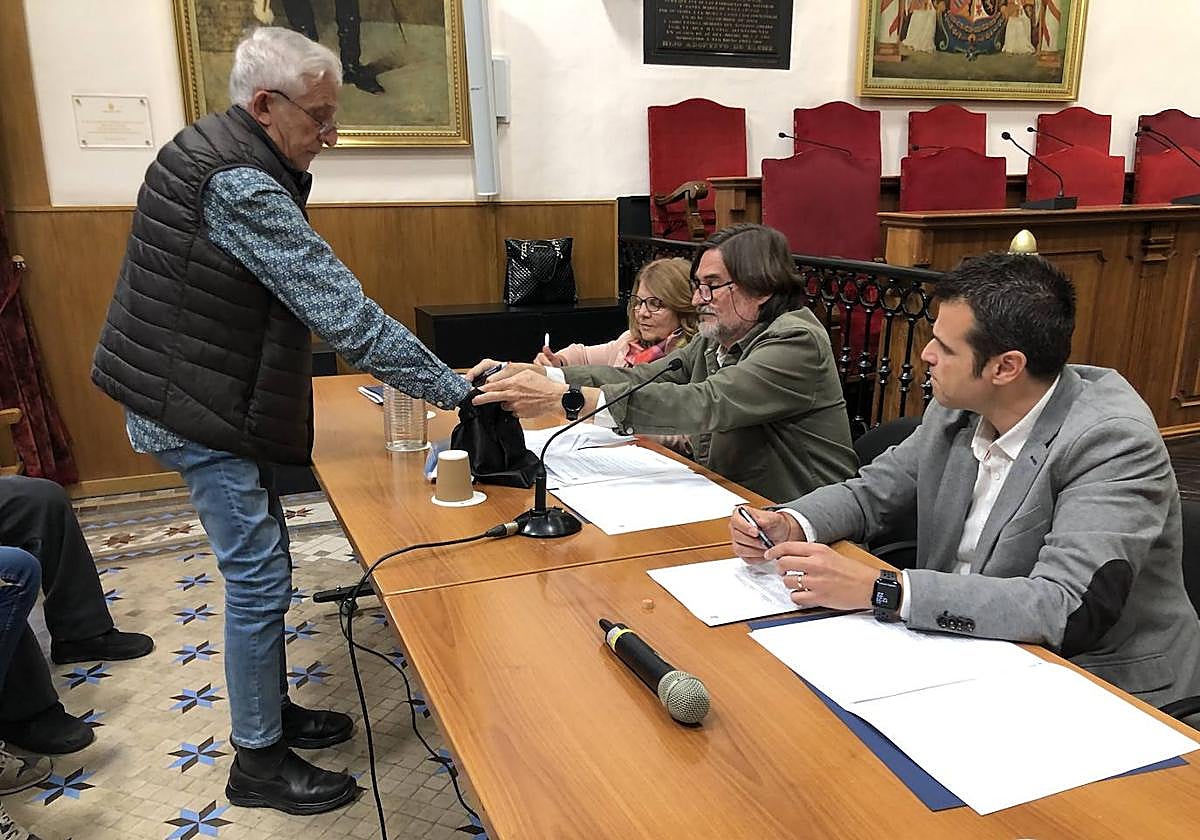 Sorteo de los puestos de palma blanca.