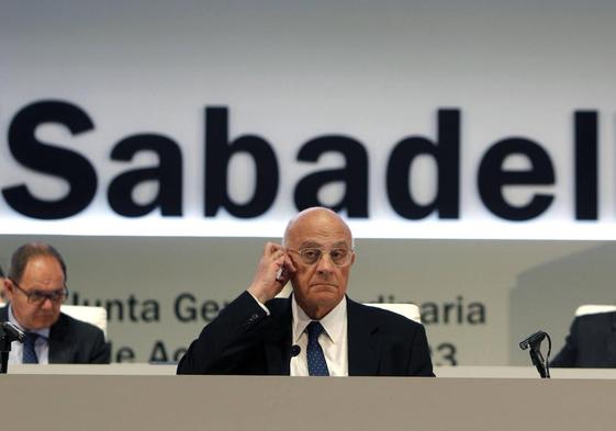 El presidente del Banco Sabadell, Josep Oliu, durante la Junta General Ordinaria de Accionistas celebrada este jueves en el ADDA de Alicante.