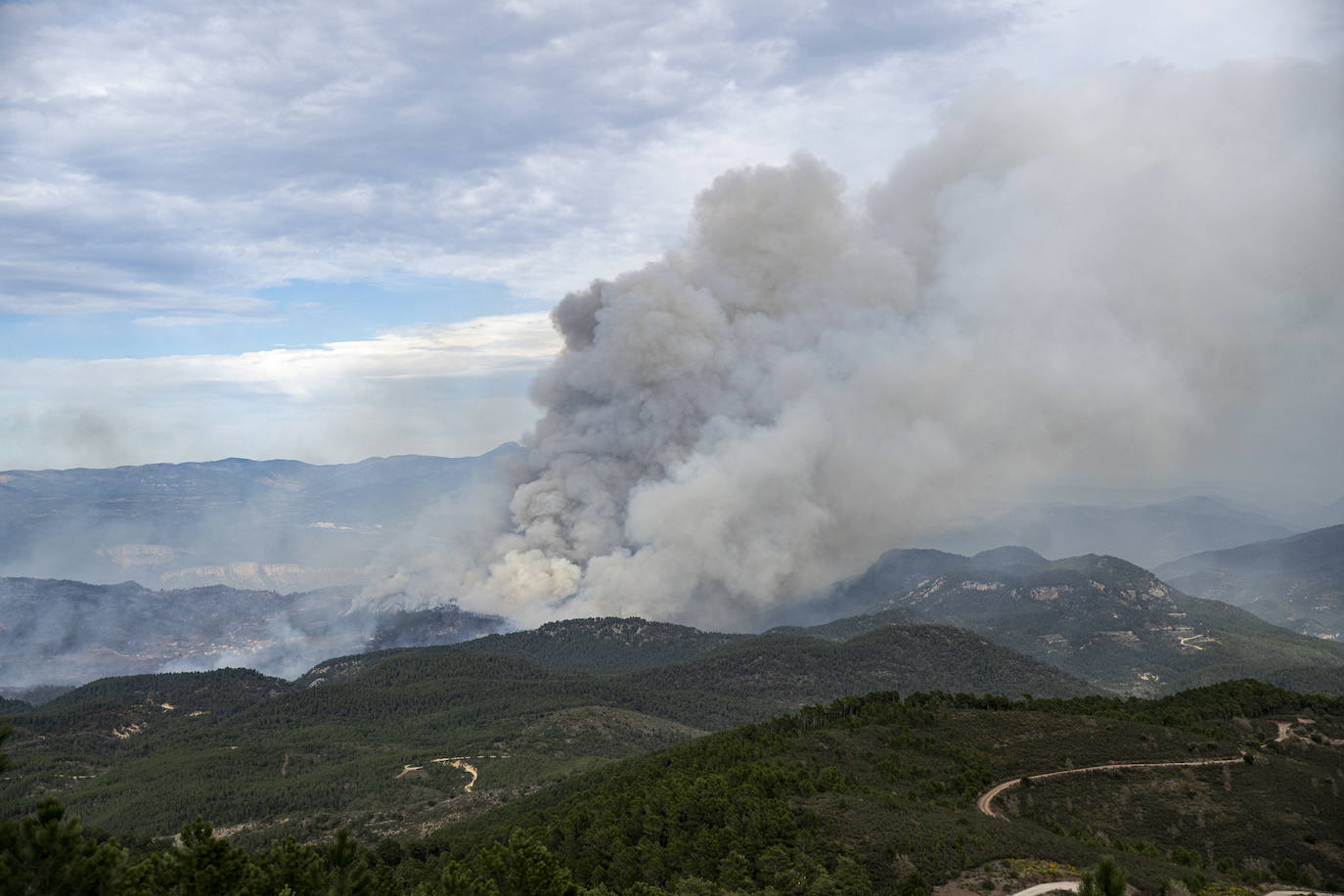 El fhumo dificulta la visibilidad en la zona del incencio