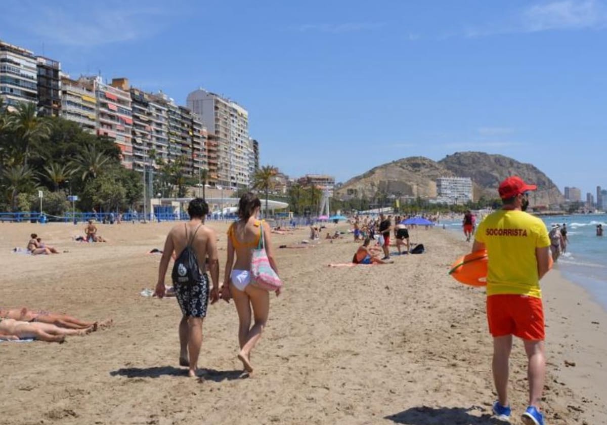 Alicante desatasca a última hora el servicio de socorrismo en las playas por Semana Santa