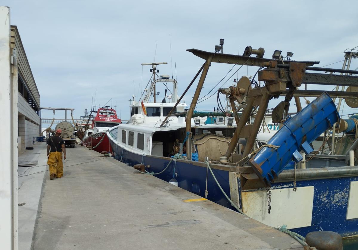 Uno de los barcos de pescadores del puerto de Dénia