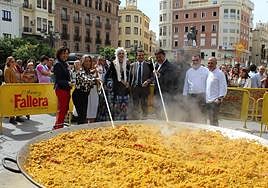 Alicante ha preparado un arroz gigante para 700 comensales en el centro de Córdoba.