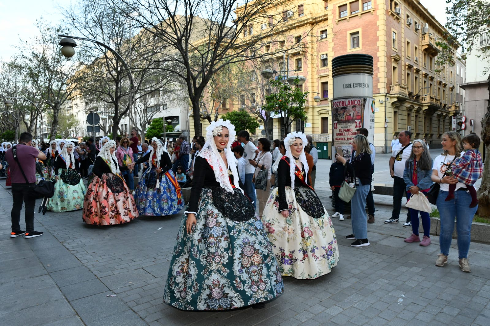 Las belleas promocionana Alicante en el corazón de Córdoba