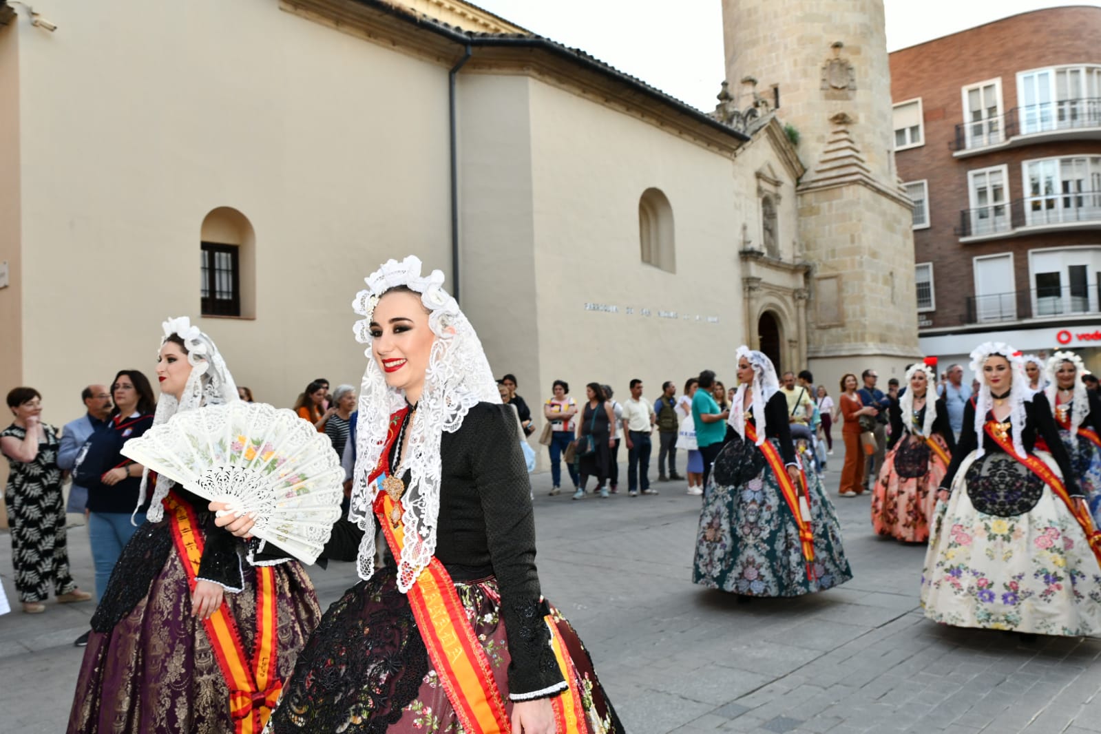 Las belleas promocionana Alicante en el corazón de Córdoba