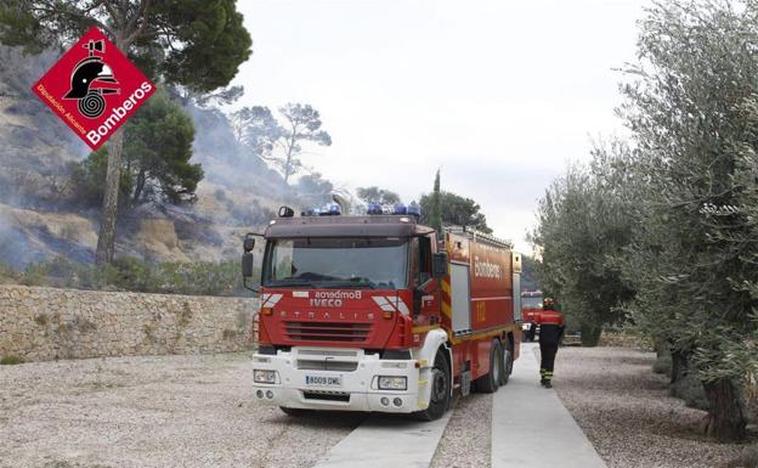 Tres incendios forestales en el interior de Alicante en 24 horas