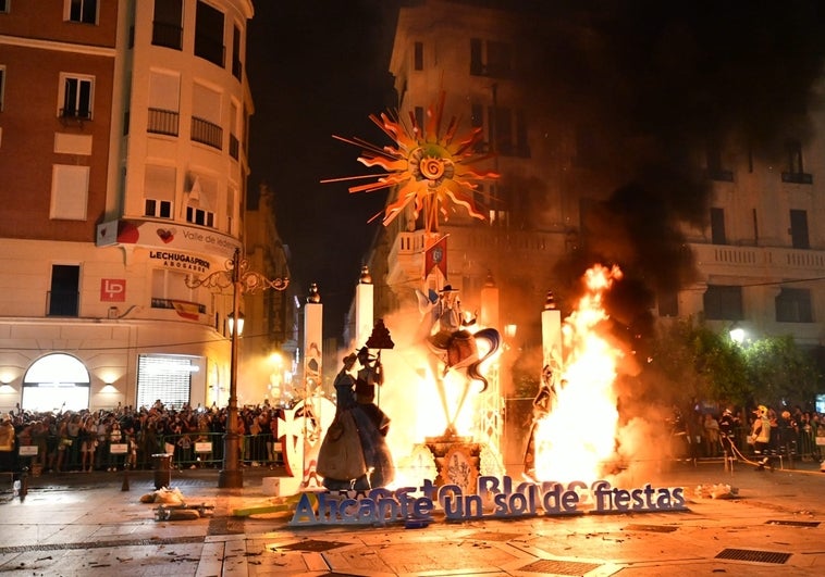 Cremà de las Hogueras de San Juan en Córdoba.