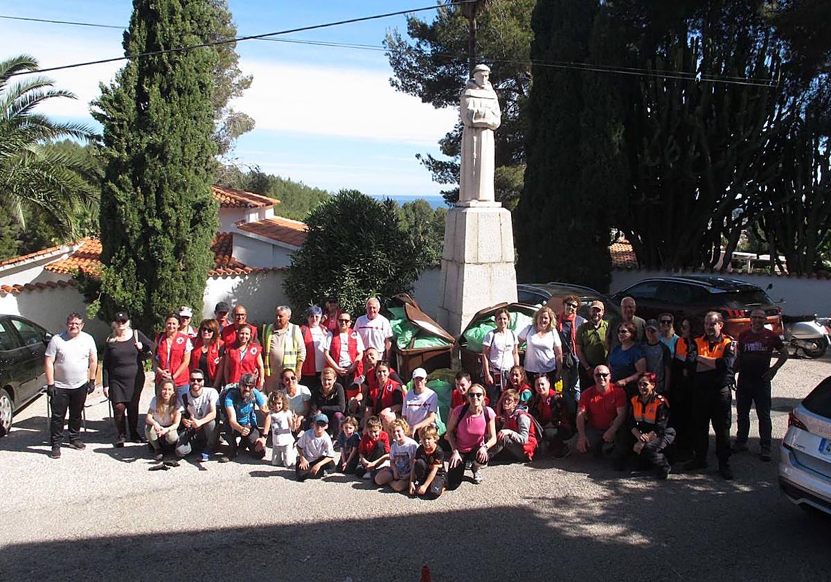 Donde no alcanza la Generalitat, llegan los vecinos