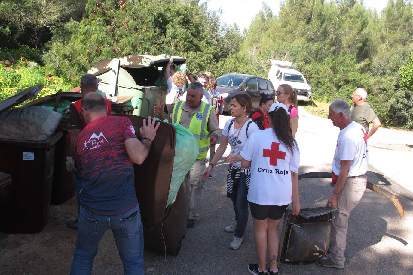 Donde no alcanza la Generalitat, llegan los vecinos